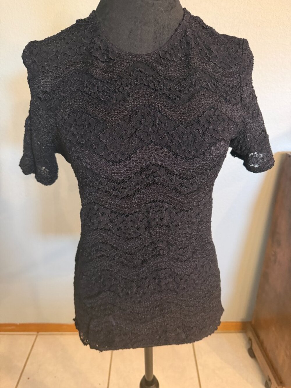 Vintage Casual Corner Black Floral Lace Mock Neck Top Short Sleeve (S)